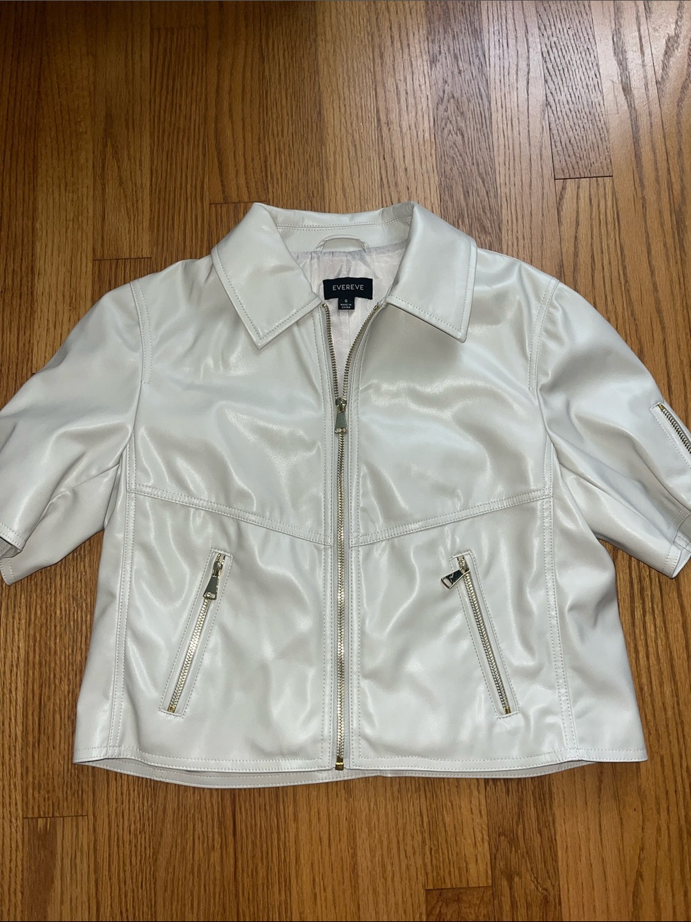 Evereve short sleeved faux leather jacket